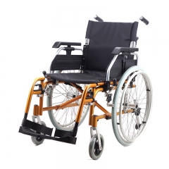 Leichter Alu-Rollstuhl